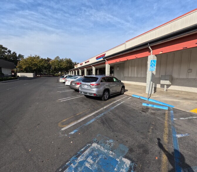 More Photos Of 8539 Elk Grove Blvd, Elk Grove Freestanding For Lease