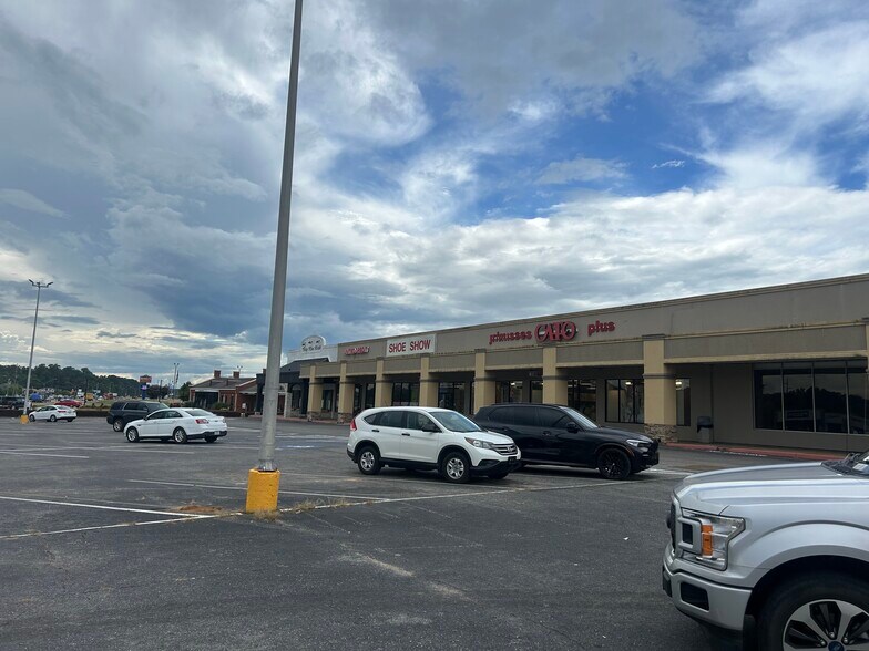 More Photos Of 1560-1588 Simpson Hwy, Magee Unknown For Lease