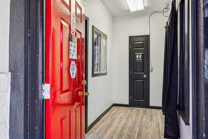 More Photos Of 2135 Bandera, San Antonio Medical For Sale