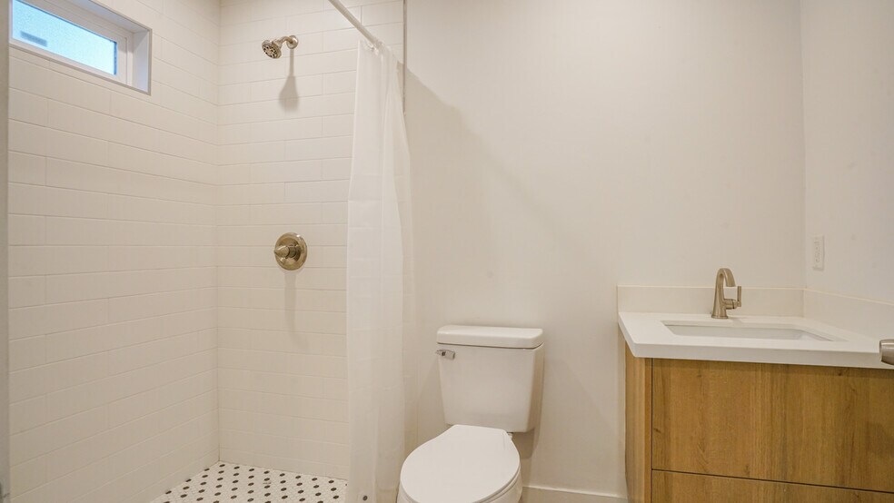 More Photos Of 6112-6114 Saturn St, Los Angeles Apartments For Sale