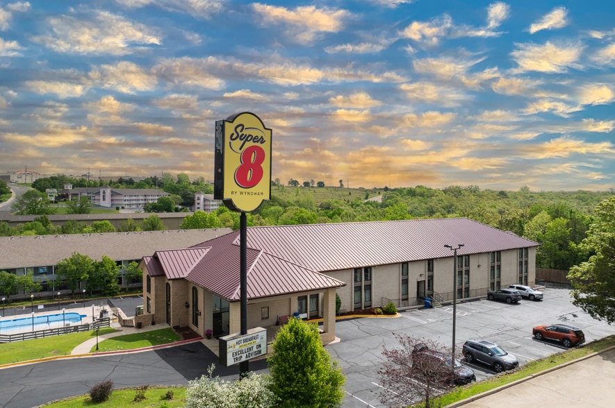 More Photos Of 2490 Green Mountain Dr, Branson Hotel For Sale