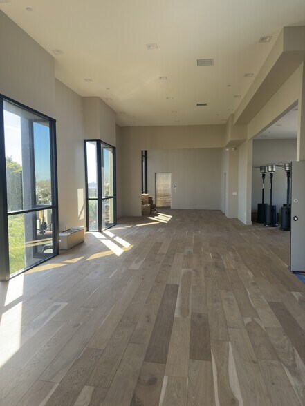 More Photos Of 8235 Santa Monica Blvd, West Hollywood Loft Creative Space For Lease