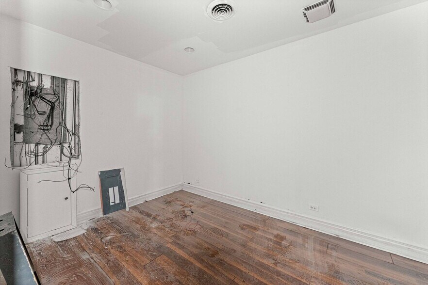 More Photos Of 10290-10296 S 78th Ave, Palos Hills Freestanding For Lease