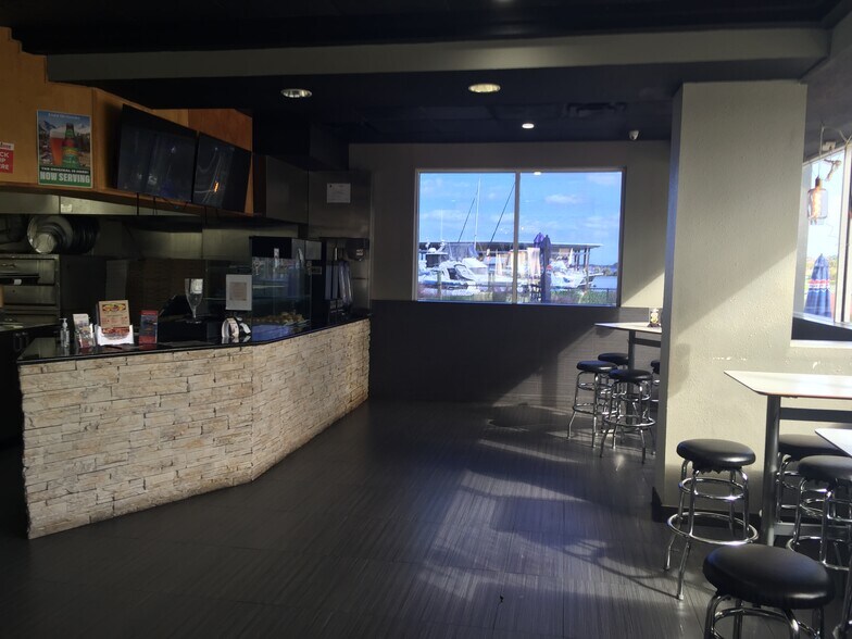 More Photos Of 350 E Seminole Blvd, Sanford Freestanding For Sale