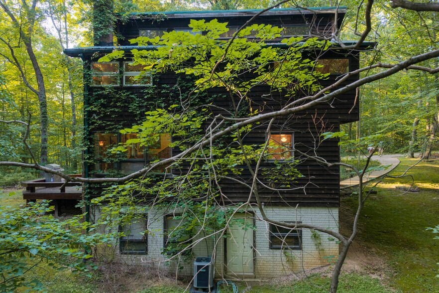 More Photos Of 401 Gilkey Ridge Rd, Shade Winery Vineyard For Sale