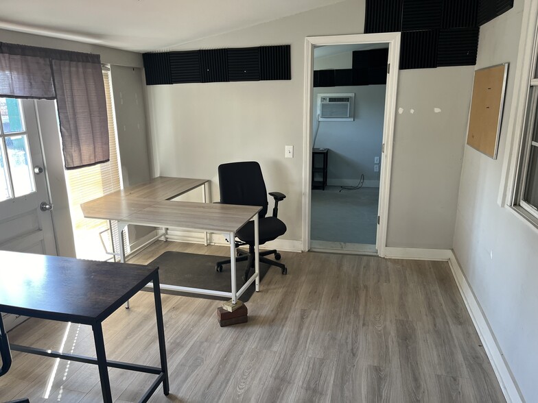 More Photos Of 608 Rountree Rd, Charlotte Office For Lease