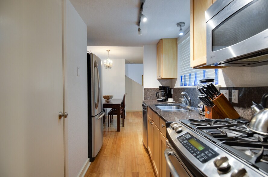 More Photos Of 708-800 S 1st St, Austin Multifamily For Sale