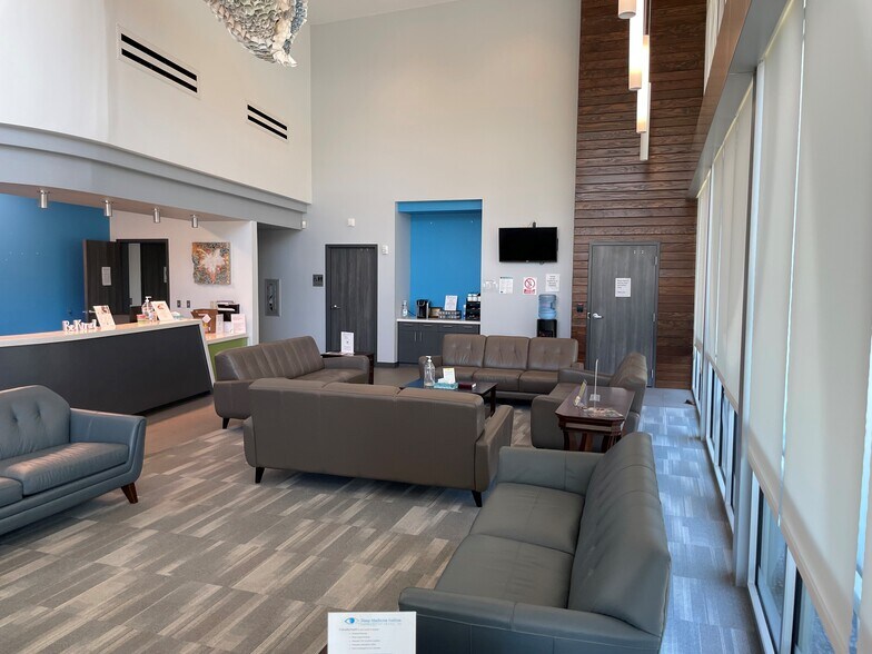 More Photos Of 3187 Paluxy Dr, Tyler Office For Sale