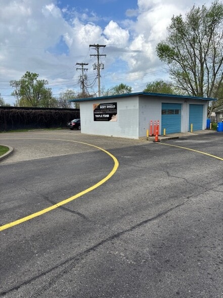More Photos Of 1619 E 10th St, Jeffersonville Carwash For Sale