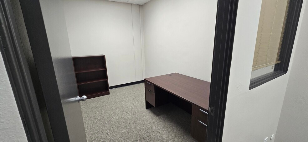 More Photos Of 2550 E Miraloma Way, Anaheim Contractor Storage Yard For Lease