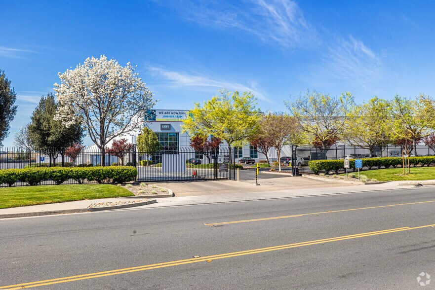 More Photos Of 1919 Boeing Way, Stockton Warehouse For Lease