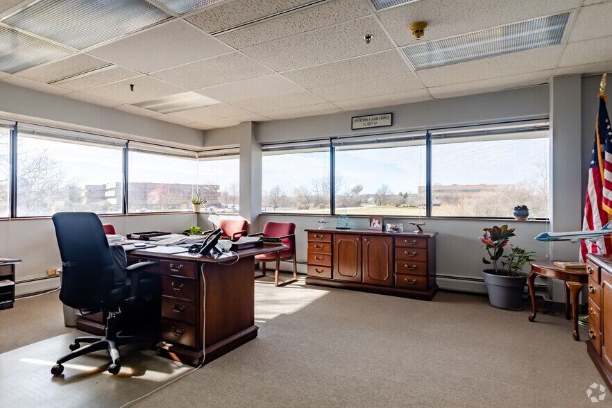 More Photos Of 20280 Governors Dr, Olympia Fields Unknown For Lease