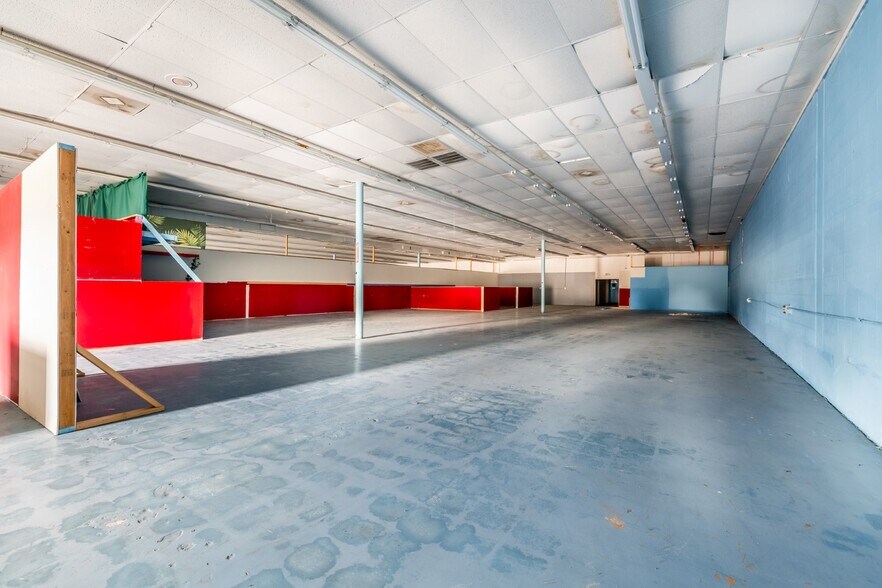 More Photos Of 3719-3815 Blanco Rd, San Antonio Storefront For Sale