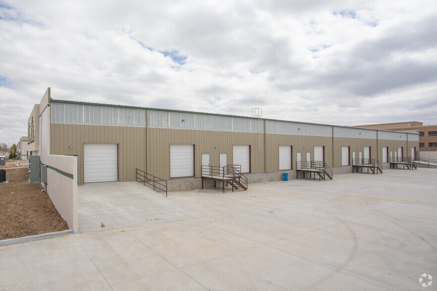 More Photos Of 16302-16392 E 2nd Ave, Aurora Light Distribution For Lease