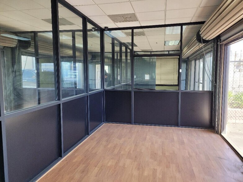 More Photos Of 1009-1033 Brooks St, Ontario Warehouse For Lease