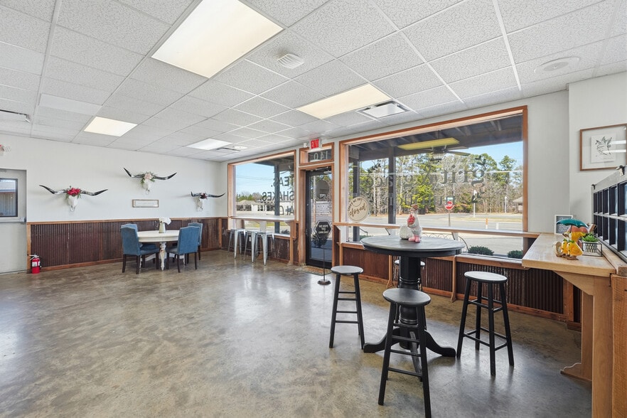 More Photos Of 7106 Dollarway Rd, White Hall Storefront Retail Office For Sale