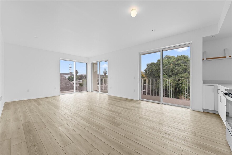 More Photos Of 636 N Juanita Ave, Los Angeles Apartments For Sale