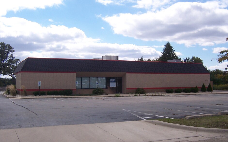 More Photos Of 2625 N Columbus St, Ottawa General Retail For Lease