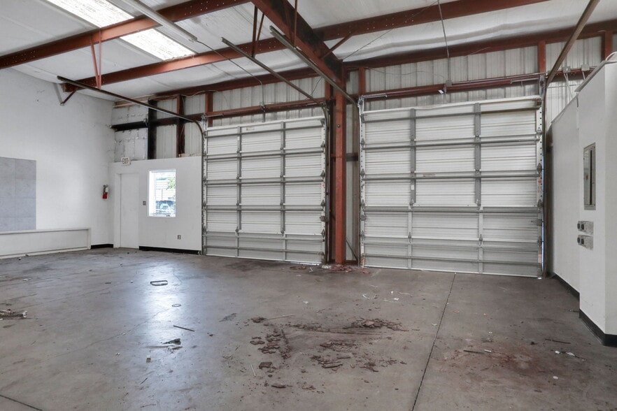 More Photos Of 8802 Corporate Square Ct, Jacksonville Unknown For Lease