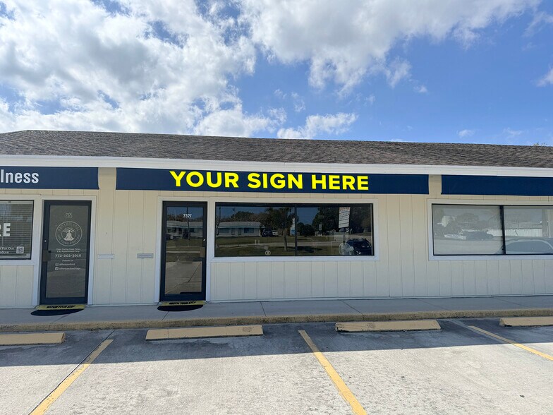 More Photos Of 2327-2331 NE Dixie Hwy, Jensen Beach General Retail For Lease