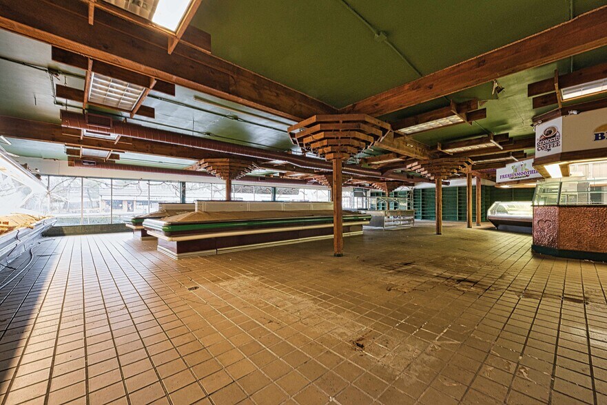 More Photos Of 80 E Main St, Huntington Freestanding For Sale
