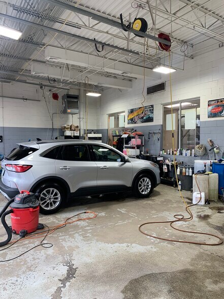 More Photos Of 5600 New Wilke Rd, Rolling Meadows Carwash For Sale