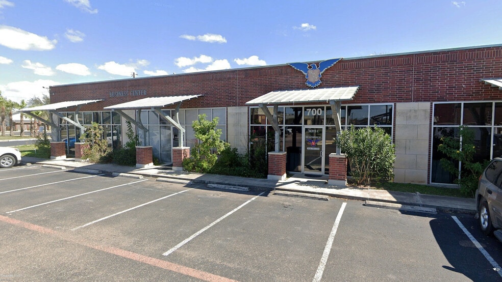 More Photos Of 700 N Veterans Blvd, San Juan Storefront For Lease
