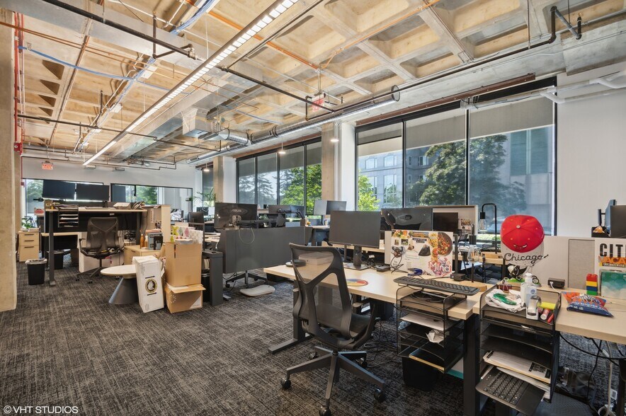 More Photos Of 6300 N River Rd, Rosemont Office For Lease