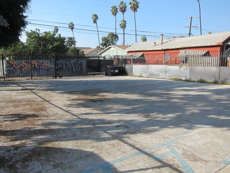 More Photos Of 7409 S Broadway, Los Angeles Medical For Sale