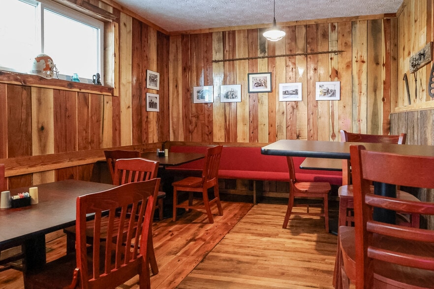 More Photos Of 327 Railroad Ave, Tracy City General Retail For Sale