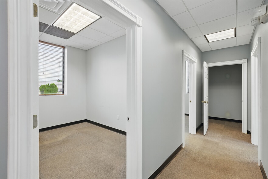 More Photos Of 9552 York Alpha Dr, North Royalton Service For Sale