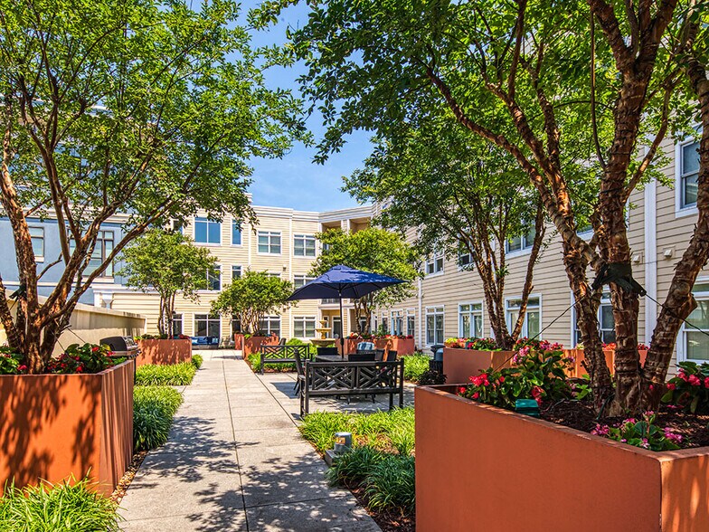 More Photos Of 670 Downey Green, Hampton Apartments For Sale