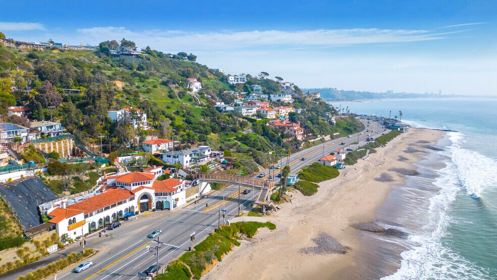 More Photos Of 17575 Pacific Coast Hwy, Pacific Palisades Loft Creative Space For Lease