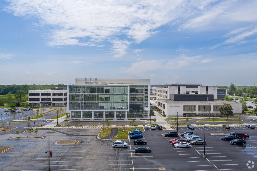 More Photos Of 3333 Green Bay Rd, North Chicago Office For Lease