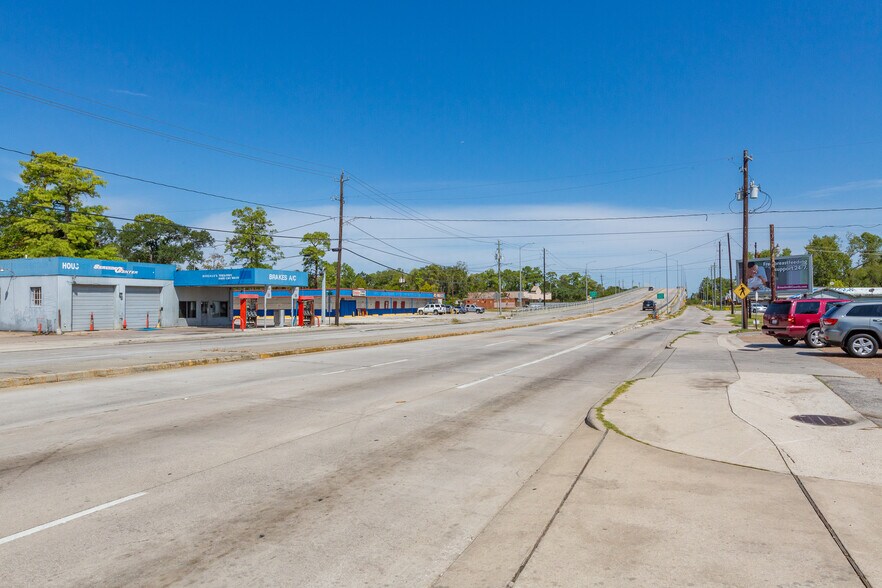 More Photos Of 8002-8004 Homestead, Houston Freestanding For Sale