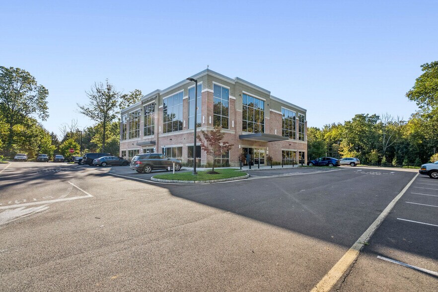 More Photos Of 55 Willow Ln, Marlboro Medical For Lease