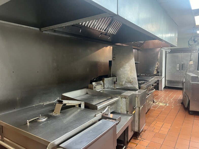 More Photos Of 637 NW 32nd St, Newcastle Restaurant For Sale