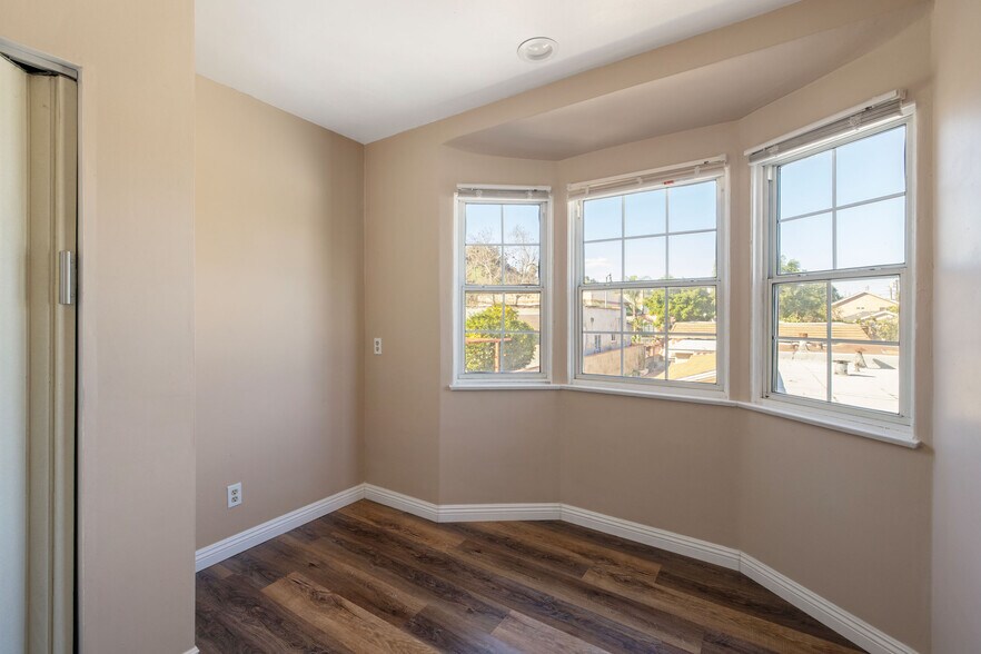 More Photos Of 2351 Cabot St, Los Angeles Apartments For Sale
