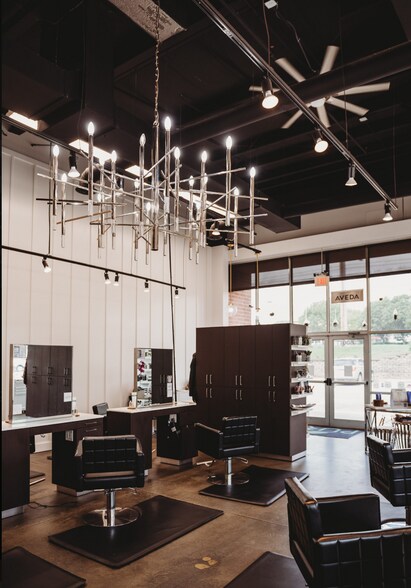 More Photos Of 1805 SE Delaware Ave, Ankeny General Retail For Lease