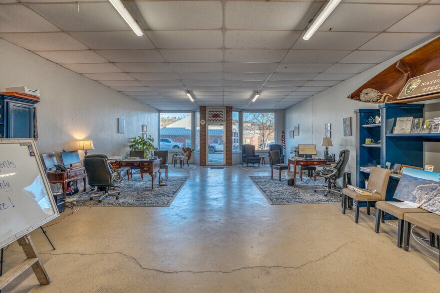 More Photos Of 103 Church St, Jasper Office Residential For Sale