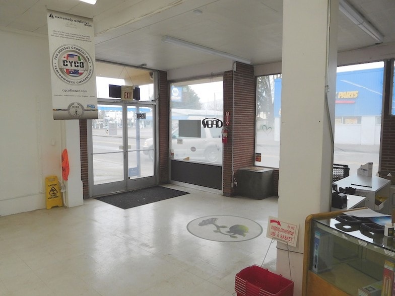 More Photos Of 757 Ivy St, Junction City Freestanding For Lease