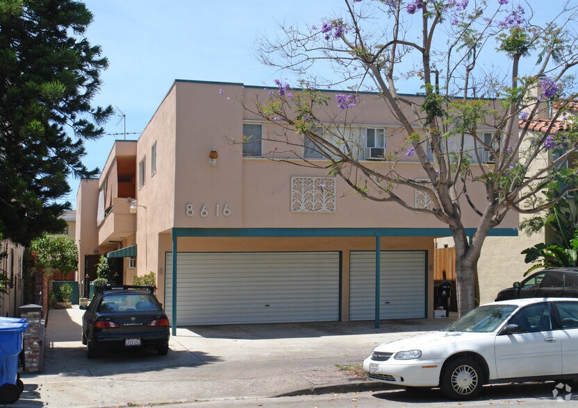 More Photos Of 8616 Gregory Way, Los Angeles Apartments For Sale