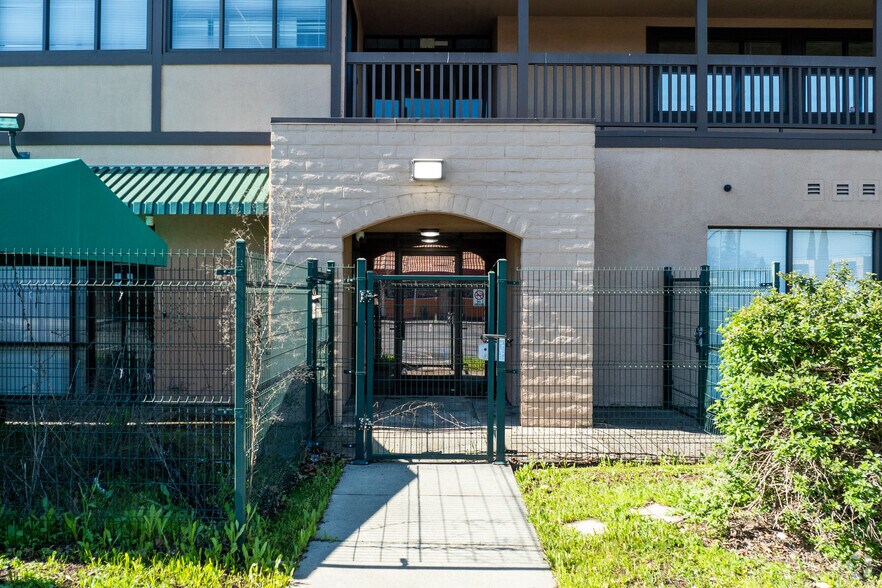 More Photos Of 1410A Monument Blvd, Concord Unknown For Lease
