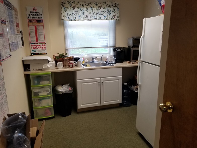 More Photos Of 163 Cedar St, Branford Medical For Lease