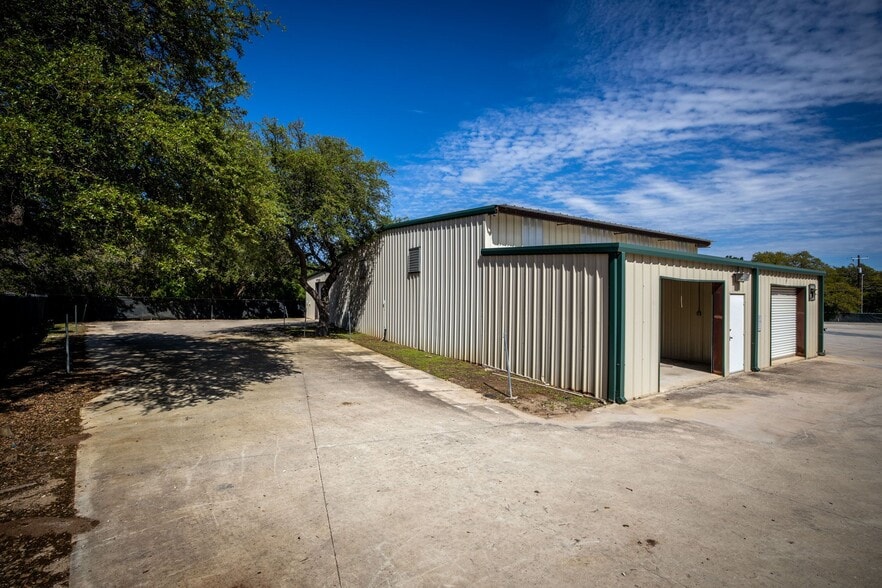 More Photos Of 180 Spring Mountain Dr, Canyon Lake Distribution For Sale