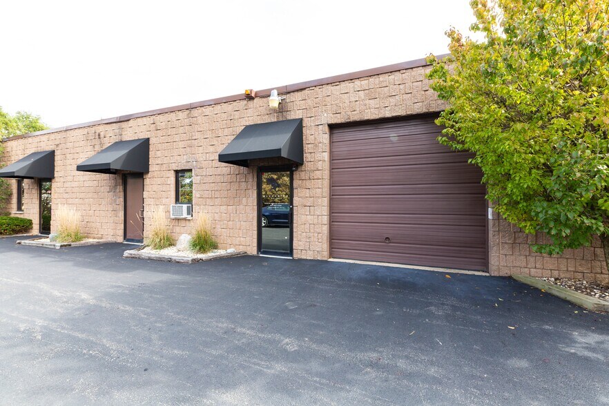 More Photos Of 22073 N Pepper Rd, Lake Barrington Warehouse For Lease