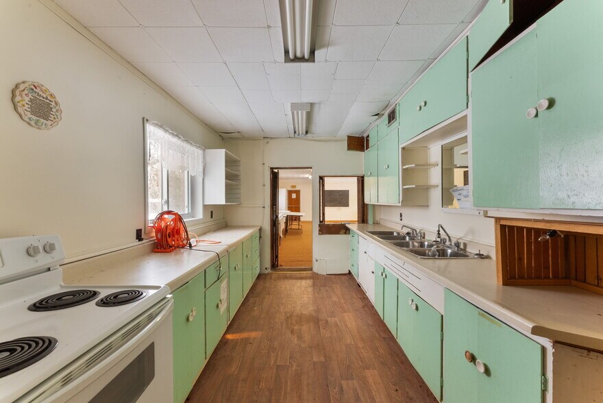 More Photos Of 71 Queen St, Norwood Specialty For Lease