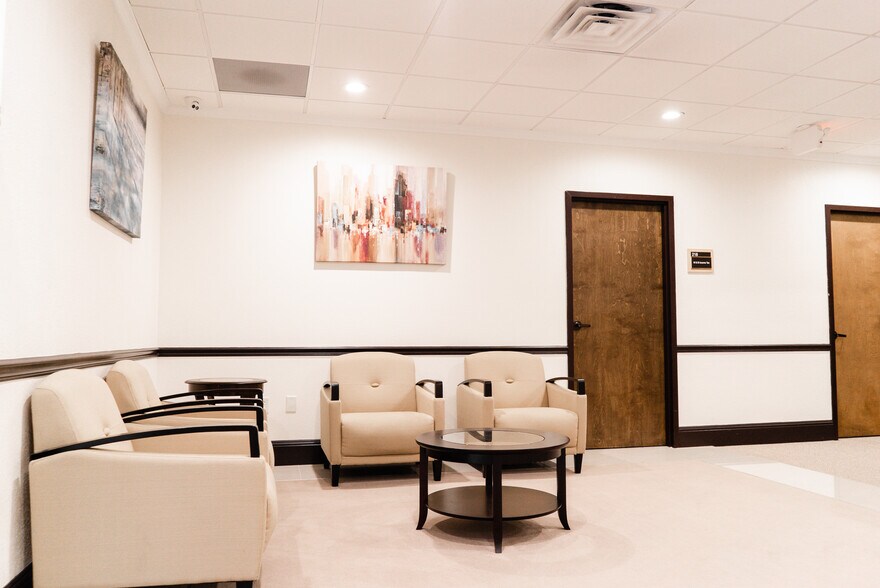 More Photos Of 131 E New York Ave, Deland Medical For Lease