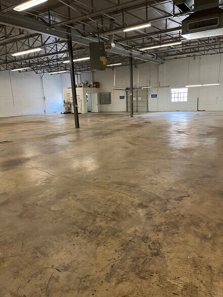 More Photos Of 147 Pittsburg St, Dallas Showroom For Lease