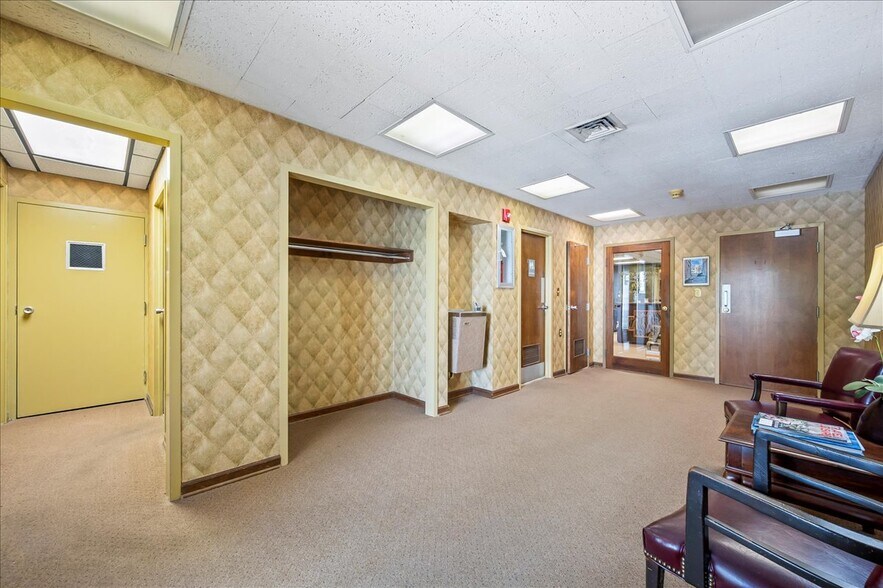 More Photos Of 111 W Commerce St, Lewisburg Bank For Sale